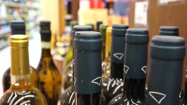 Vitt Vin Flaskor Vinbutik Och Vitt Vin Flaskor Vinbutik — Stockvideo