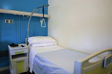 Yataklı hastane koğuşu