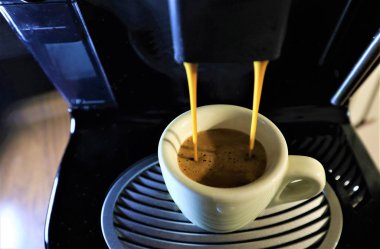 Kahve makinesinden espresso kahve