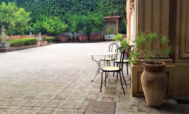 masa, sandalye, salıncak tezgah ile park