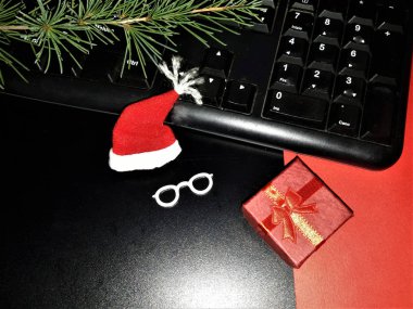 işyerinde gizli santa mevcut. Ofis kutlama konsepti, kopyalama alanı