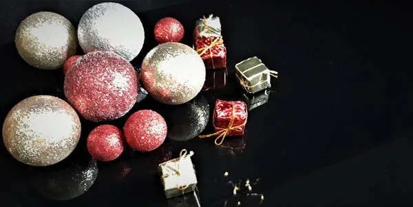 Composição Natal Bugigangas Brilhantes Mini Caixas Presente — Fotografia de Stock