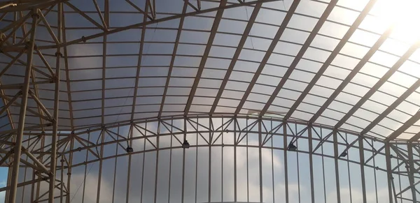 Metalen Glazen Kas Plafondconstructie Blauwe Lucht — Stockfoto