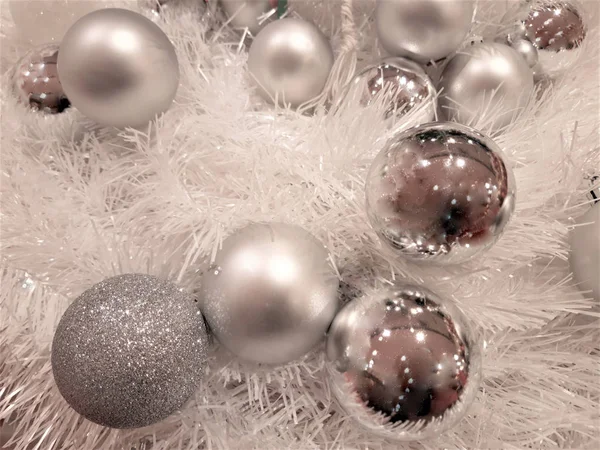 Boules Noël Argent Sur Fond Brillant — Photo