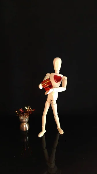 Homem Madeira Figura Fundo Preto — Fotografia de Stock