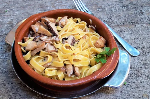 Tagliatelle with Harvested wild boletus mushrooms and bacon sauc — Stock Photo, Image