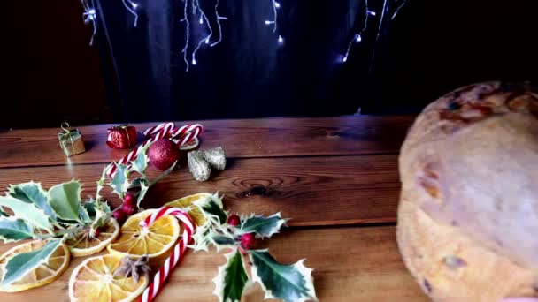 Smakelijke Italiaanse Vakantie Taart Close Traditionele Italiaanse Milanese Kerst Panettone — Stockvideo