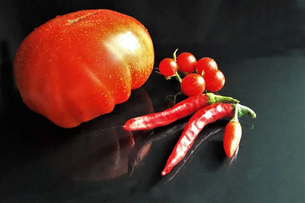 Big red tomato, cherry tomatoes and red chili pepper with copy s — Stock Photo, Image