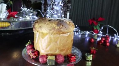 Beyaz veya siyah arka plan üzerinde Lezzetli İtalyan tatil pastası close-up Geleneksel İtalyan Milano Noel panettone