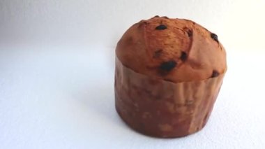 Beyaz veya siyah arka plan üzerinde Lezzetli İtalyan tatil pastası close-up Geleneksel İtalyan Milano Noel panettone