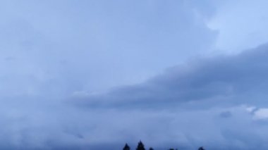 grev thunderboltreal yıldırım sabah bulutlu havada video yakalandı. Şimşek çaktisi