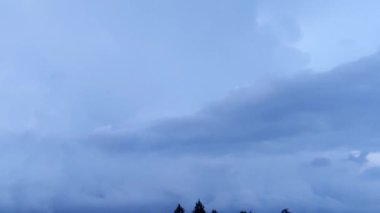 grev thunderboltreal yıldırım sabah bulutlu havada video yakalandı. Şimşek çaktisi