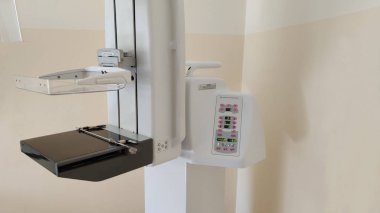 Bir doktorun ofisinde x ışını mamografisi, tıbbi cihazlar