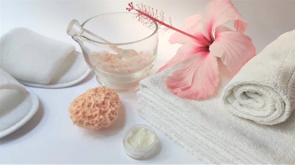 Spa Setting Spa Achtergrond Compositie Met Hibiscus Roze Bloem Witte — Stockfoto