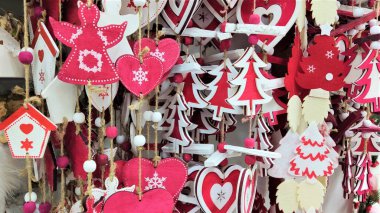 Noel işaretinde el yapımı dekorasyonlar