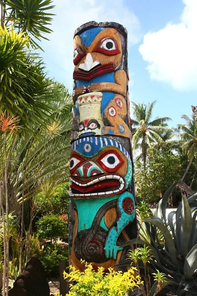 Farbenfroher Totempfahl Bora Bora Südpazifik — Stockfoto