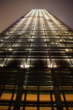 Şehir merkezindeki skyscrapper gece, Hong Kong, Çin