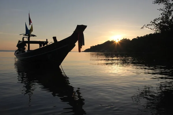 Silhueta Barco Pesca Tradicional Tailandês Ancorado Perto Praia Chalok Bann — Fotografia de Stock