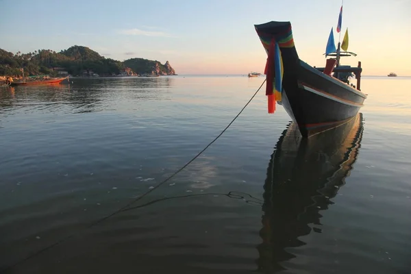 Tailandês Barco Pesca Tradicional Ancorado Perto Praia Chalok Bann Kao — Fotografia de Stock