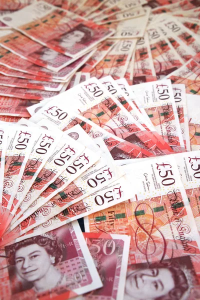 Groot-Brittannië geld 50-vijftig pond sterling notities verspreid. Rechtenvrije Stockafbeeldingen