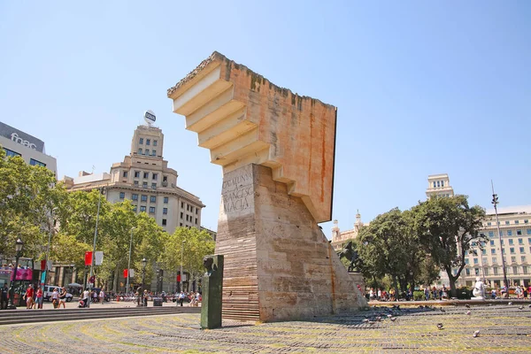 街の中心部にある美しい彫刻 カタルーニャ広場 バルセロナ スペイン — ストック写真