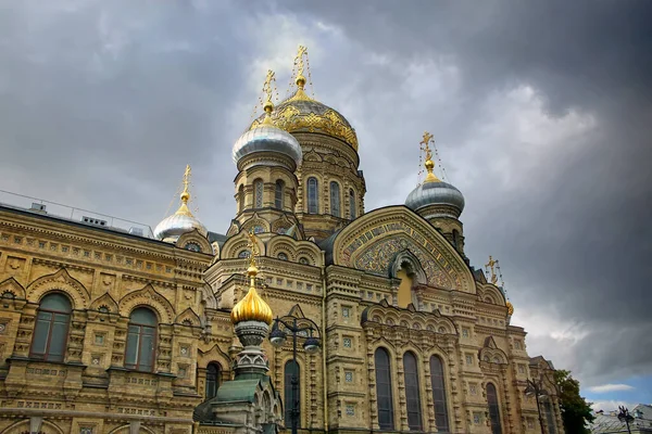 Belles Coupoles Dorées Temple Assomption Église Île Vassilievski Saint Pétersbourg — Photo