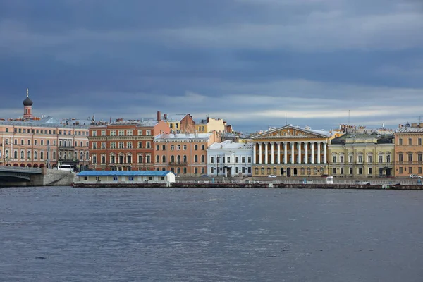 Över Floden Neva Som Viktigaste Vattenvägarna Staden Och Historiska Färgglada — Stockfoto