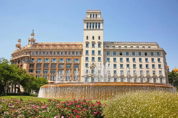 Hermosa Fuente Jardines Centro Ciudad Centro Ciudad Placa Catalunya Plaza —  Fotos de Stock