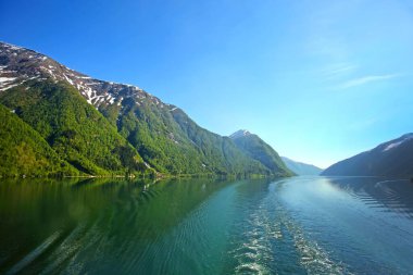 Norveç 'in güzel sakin fiyortları ve Sognefjord ya da Sognefjorden' in dağ manzarası, Batı Norveç 'in Vestland ilçesi..