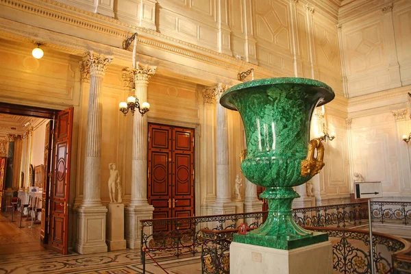 Grande Vaso Jade Verde Topo Escadaria Conselho Museu Hermitage Estado — Fotografia de Stock