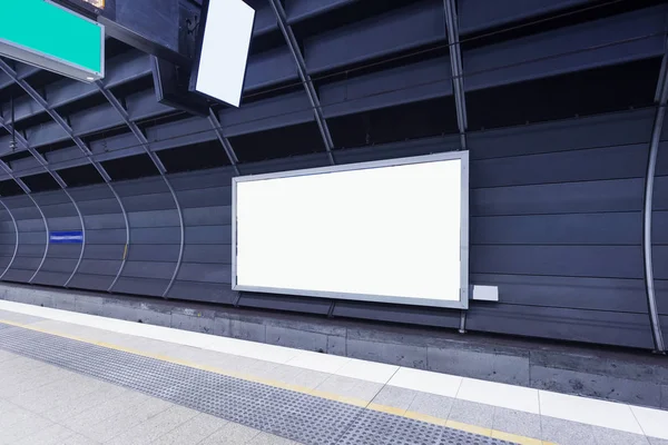 Plataforma Del Metro Sydney Con Cartelera Blanco — Foto de Stock