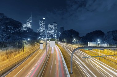 Sidney, Avustralya 'da atardamar yolunda trafik vardı.