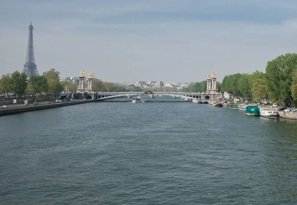 파리의 다리에서 — 스톡 사진