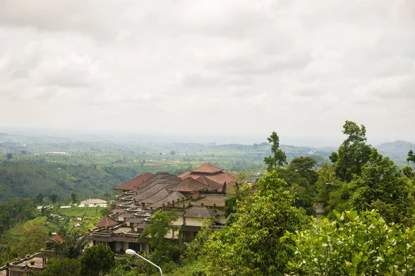 Bulutlu bir günde Bali görünümü