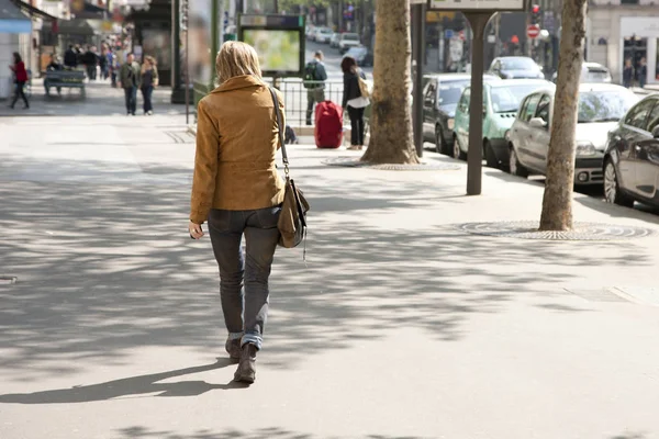 Şehir sokak insanlar kız arka plan bulanık Evet hareket