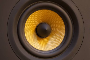 Hoparlör difüzörler kavramı yüksek sesle müzik