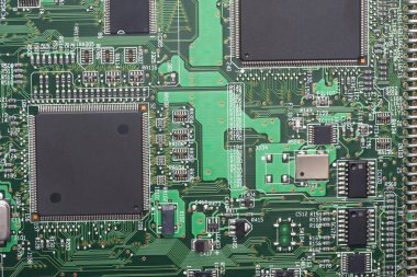 Elektronik komponentler aygıt yönetim kurulu cips diyotlar kapasitörler bobinler üzerinde yakın çekim monte edilir