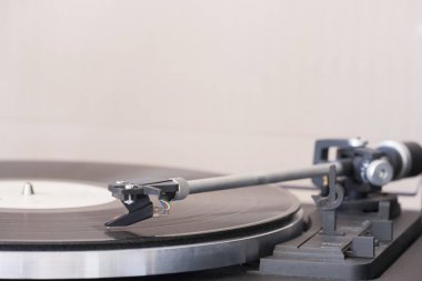 Vinil disk oynatıcı konsepti vintage ses