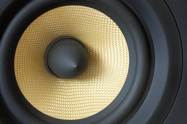 Hoparlör difüzörler kavramı yüksek sesle müzik