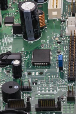 Elektronik komponentler aygıt yönetim kurulu cips diyotlar kapasitörler bobinler üzerinde monte edilir