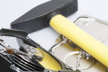 Demonte sabit disk ile olan araçları yanında veri koruma alegori kavramı demonte