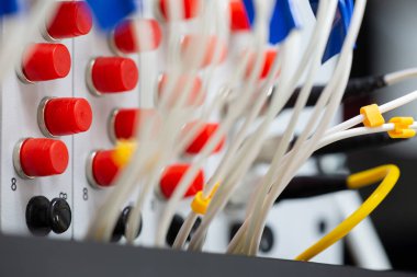 Arabirim kartı ekipman optik telekomünikasyon soyut bir arka plan yakın çekim olarak kullanmak için görüntü bulanık