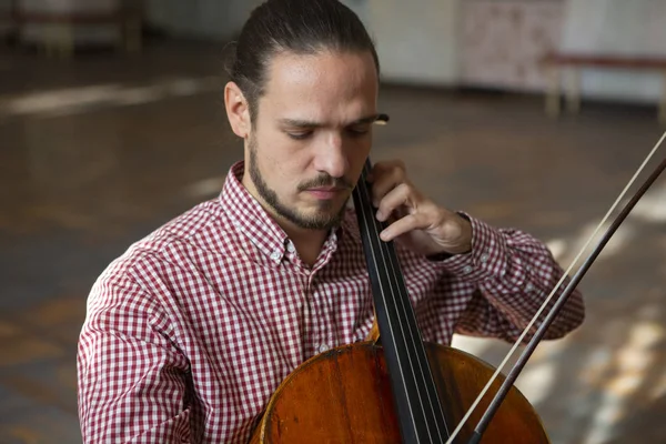 Cello Spelar Cellist Händerna Nära Orkester Instrument Närbild — Stockfoto