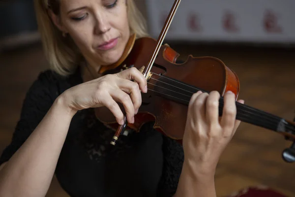 Violin Spelare Violinist Klassisk Musik Spelar Orkester Musikinstrument Närbild Porträtt — Stockfoto