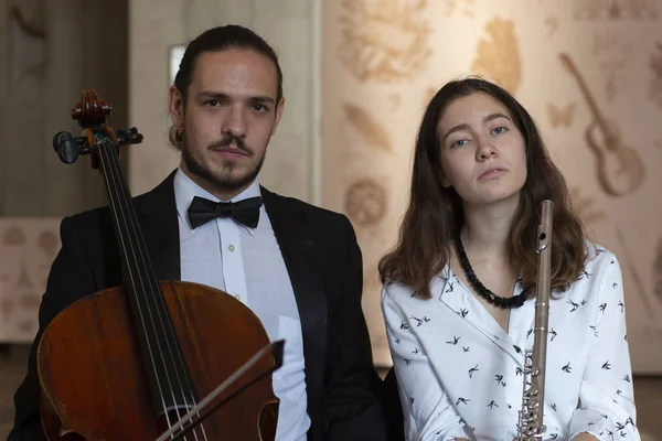 Duo Klassisk Musiker Cello Och Flöjt Genre Porträtt — Stockfoto