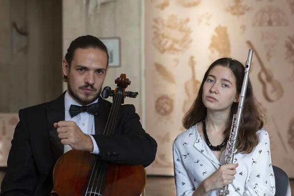 Duo Klassisk Musiker Cello Och Flöjt Genre Porträtt — Stockfoto