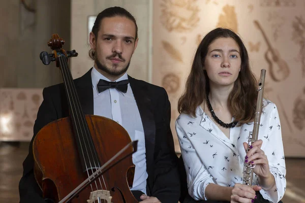 Duo Klassisk Musiker Cello Och Flöjt Genre Porträtt — Stockfoto