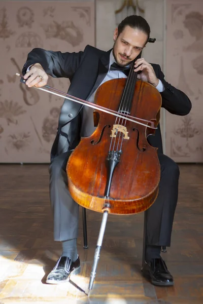 Ung Man Spela Cello Porträtt Cellisten Närbild — Stockfoto