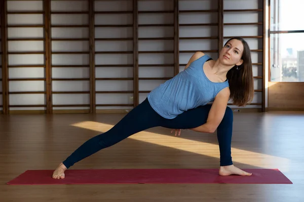 Bella Donna Che Pratica Yoga Chiuso Relax Meditazione — Foto Stock