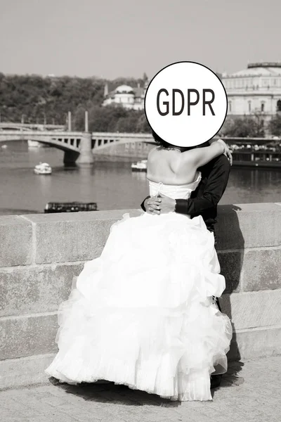 Gdpr Novio Novia Magnífico Vestido Blanco Están Besando Sus Rostros — Foto de Stock